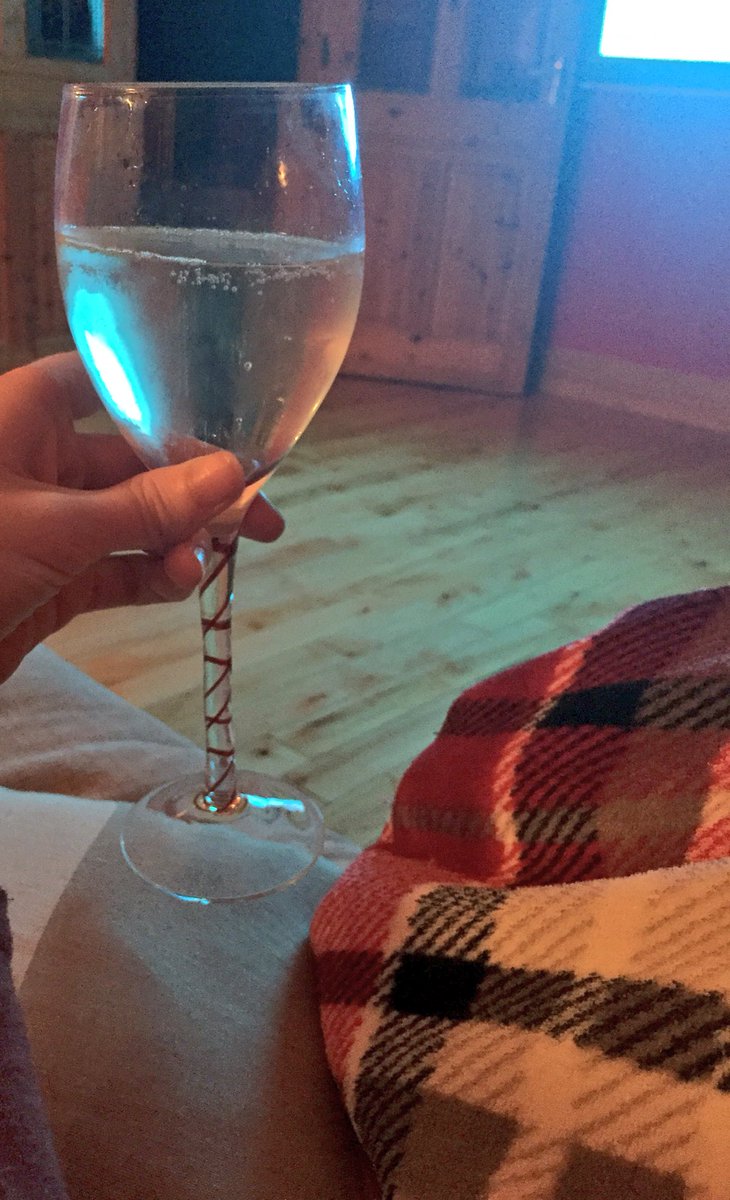 TheNewbornNanny's tweet photo. Night off, prosecco on #nightshiftlife #winenot #prosecconotdoesnthavethesameringtoit https://t.co/7OgOsg6THu