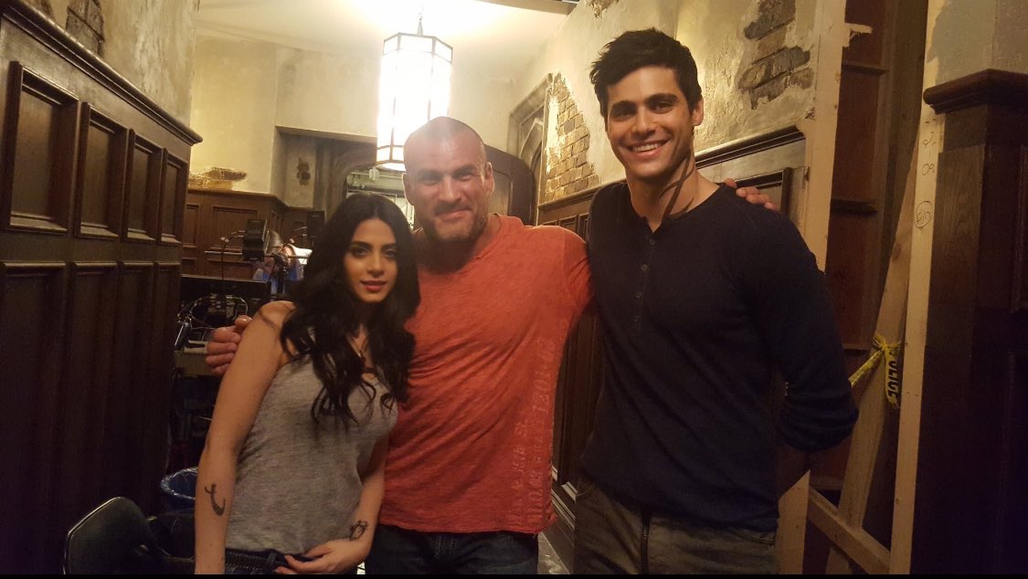 LightwoodBane96's tweet image. ✨(NEW) @MatthewDaddario and @EmeraudeToubia all runed up on set with @joelgagne2013 ✨

(📸: @joelgagne2013 TW)