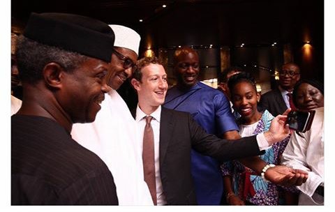 darasko_11's tweet photo. #KenyaVsNigeria ..When Zuckerberg visited Kenya😂😂..Tag the man on Blue ..RT when you see it https://t.co/Xy77Q7HDt9