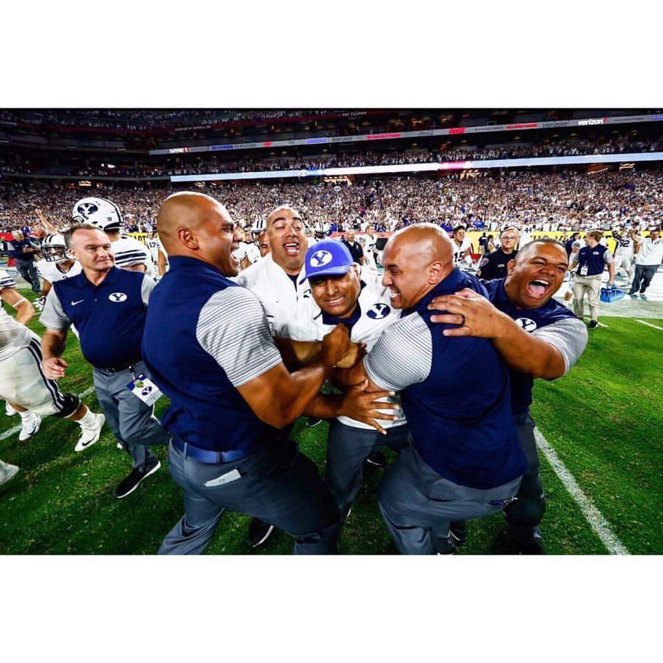 bigdaddyFUA's tweet photo. Great moment for @BYUfootball and @kalanifsitake. Brotherhood. https://t.co/mnBGZKayjM