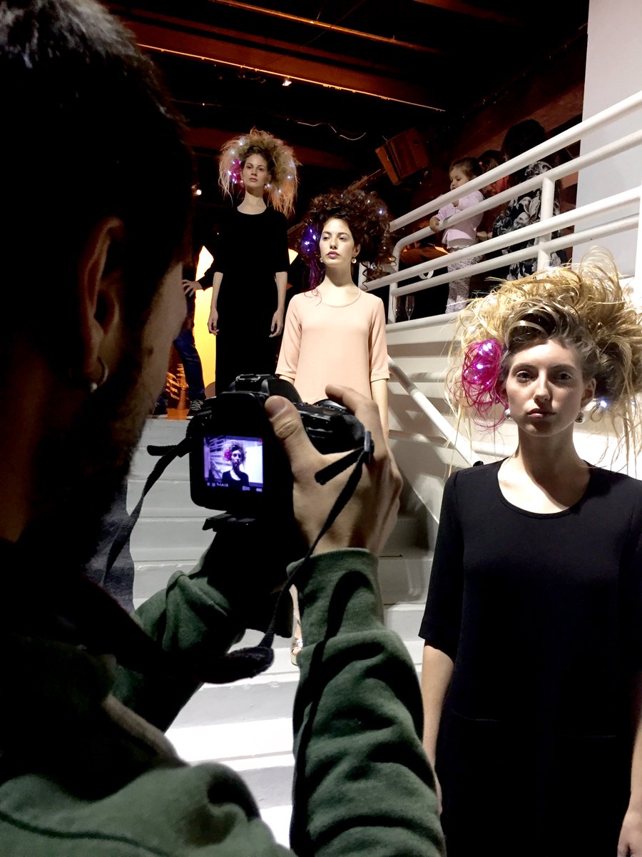 #ExperienciasArteEspacio
José Luis Zacarías Otiñano y Leandro Toscano presentaron “El Arte se Subió a la Cabeza”.