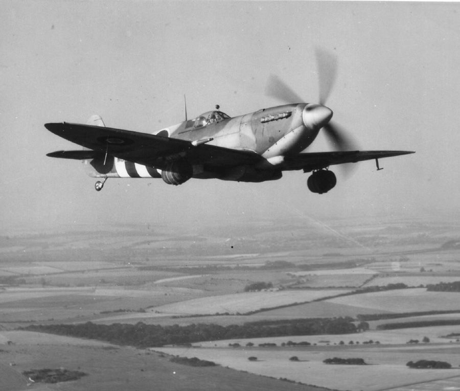 RealTimeWWII's tweet photo. Spitfire long-range fuel tanks changed to carry beer from Britain, given official code XXX: https://t.co/Kci7lOaOdn https://t.co/AeHlAK9R7A