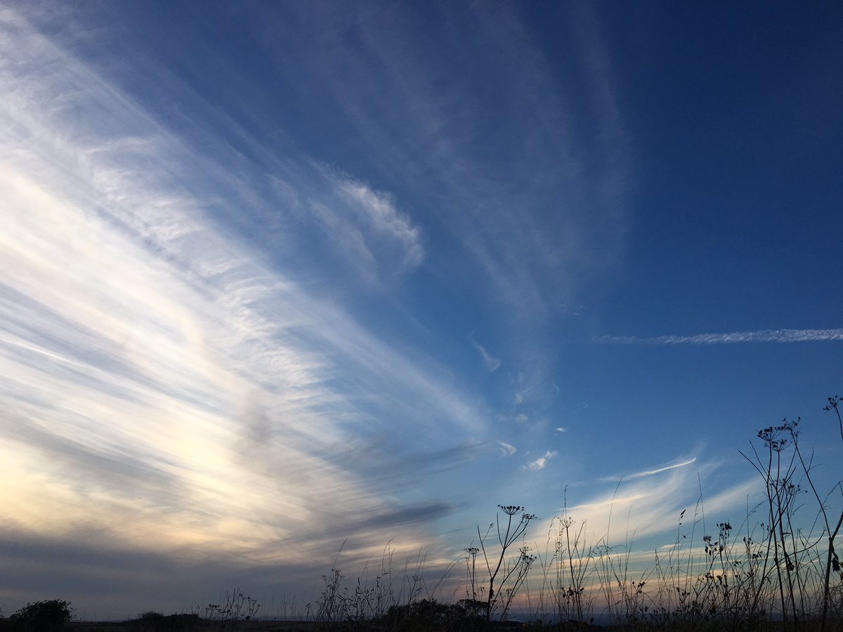 tranner50's tweet photo. @bbcweather #wharramPercy #sunset https://t.co/QxNjM2DXhI