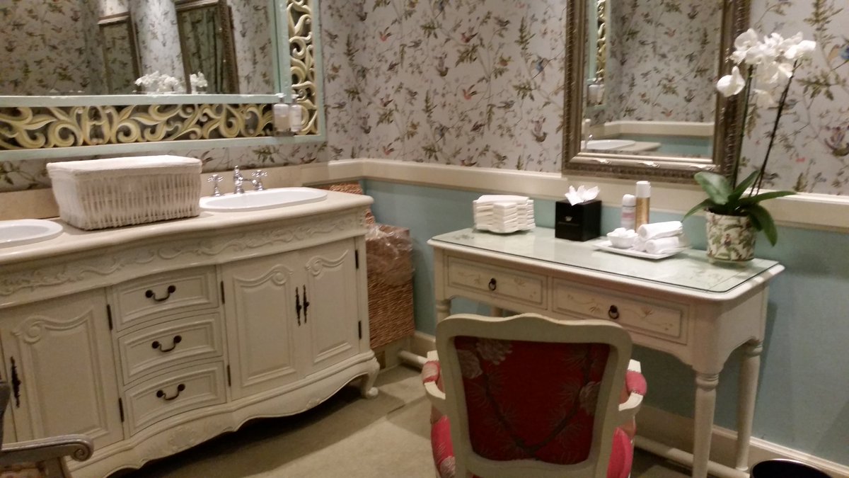 aisling139's tweet photo. @KearneyTommy @jameska123 bathroom redecorated, it's fab guys #bestplumbers https://t.co/kALu6lDwlz