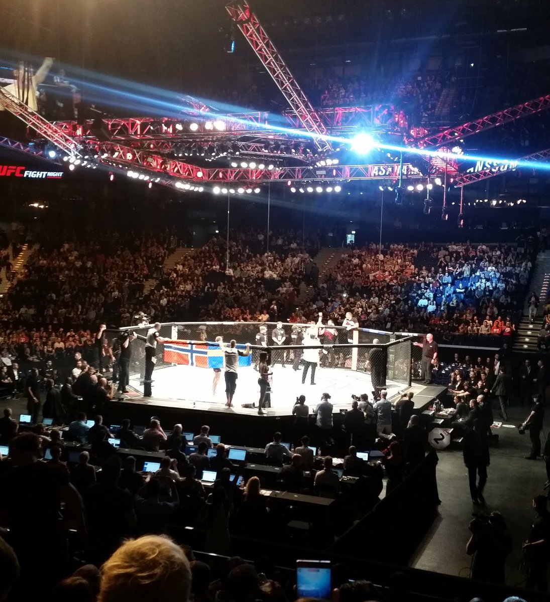 vegard1111's tweet photo. Igjen stort grattis til @_jack_the_joker ! Så meget bra ut #UFCHamburg https://t.co/9mENRc544H