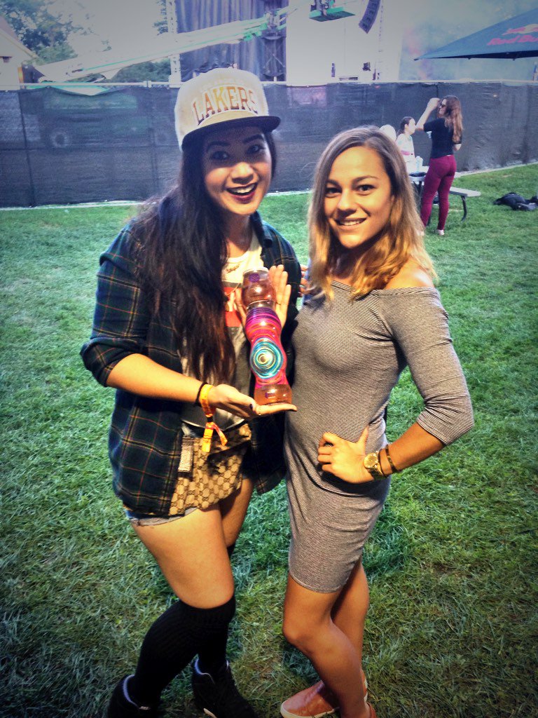 roxypopzchicago's tweet photo. @ElectricSkyWine 🙌🏼 @northcoastfest https://t.co/1dJ9gxvuV1