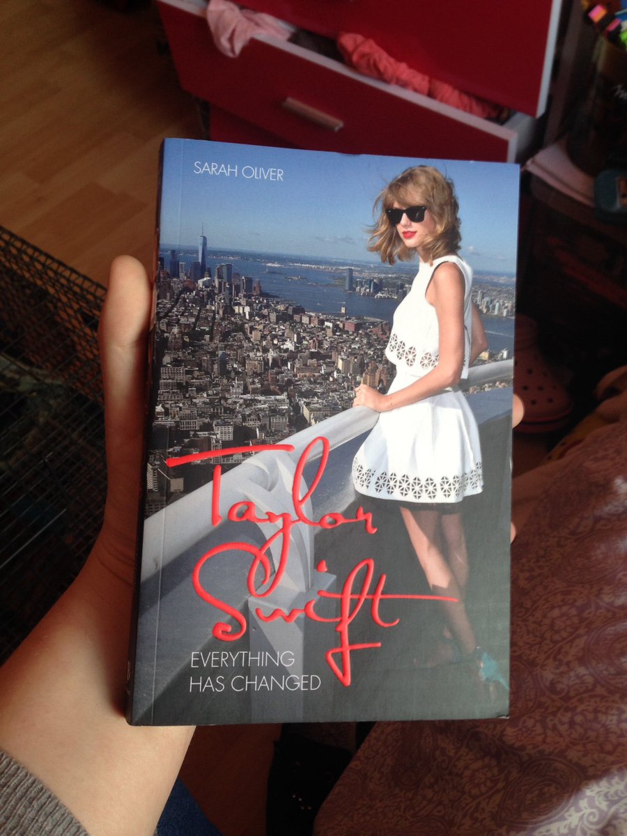 __Tswift_1989_'s tweet photo. My new book 📚😍 #taylorswift #taylorswiftbook @taylorswift13 @taylornation13 https://t.co/AZ7V6viwtb