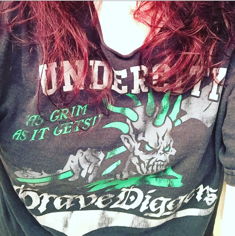 hellodragonbait's tweet photo. it's my leveling shirt. 
#livingdeadgirl 
#worldofwarcraft 
#legion
#darkladywatchoveryou https://t.co/GStKL1D0E0