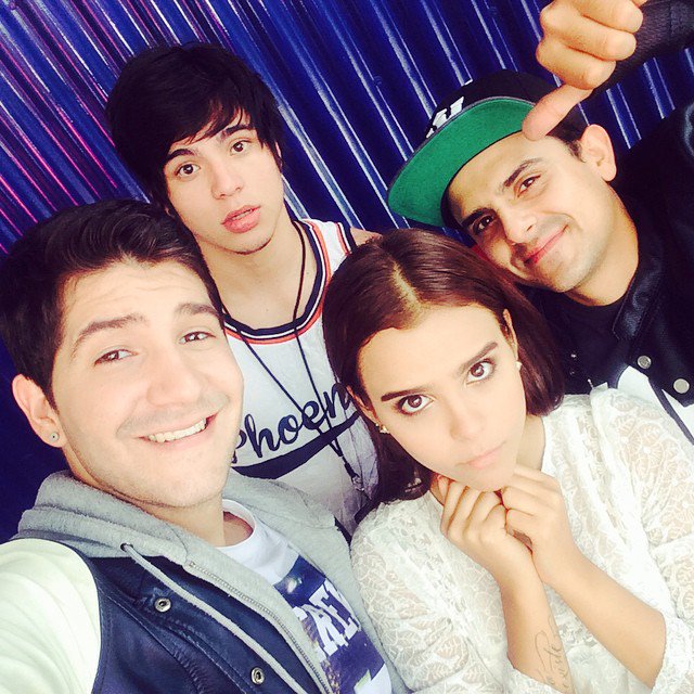 HectorTrejo's tweet photo. Dos años de esta foto chiquitines... @yuyacst @Sergecast @villalobossebas https://t.co/MTbVCpD9ev
