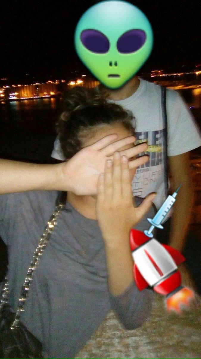 molecoledipuffi's tweet photo. Santorooo ¥ØLØWN #yolown #alien https://t.co/i0TGc40pq6