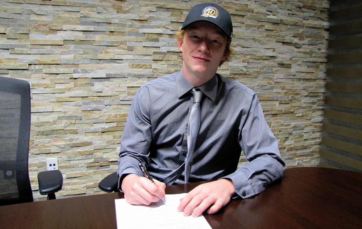bdnwheatkings's tweet photo. The #BWK have signed Ben McCartney! McCartney was the 43rd overall pick in the WHL Bantam Draft #CongratsBen https://t.co/ex5TGL4B4X