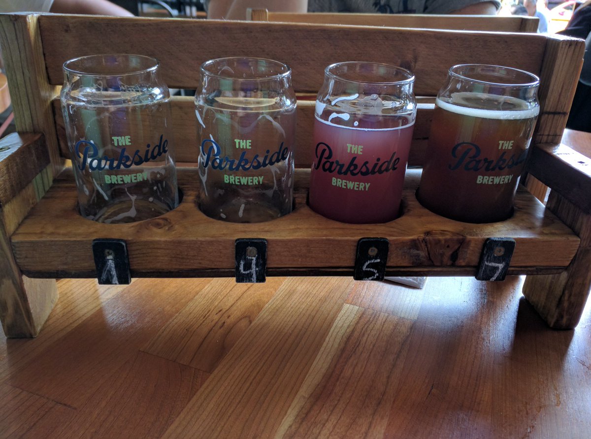 BagelParty's tweet photo. 4little beers sitting ona bench gonna get drubk in my mouth #tinybeers #beeryberr https://t.co/pu9nQ2BylL