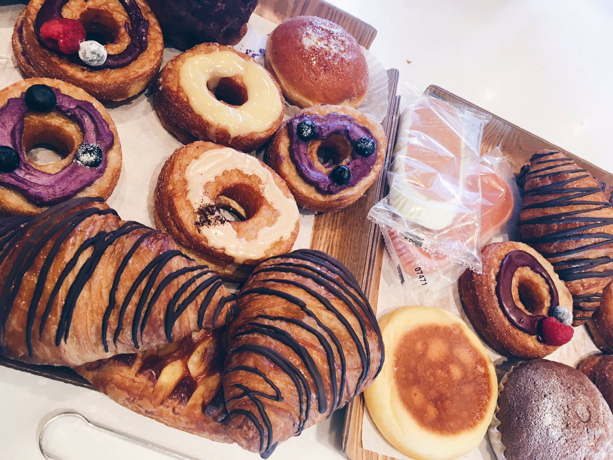 AlexaBranzuela's tweet photo. relaxing by snacking this long weekend 😍😋 @apbio3 https://t.co/zq06XrpSDF