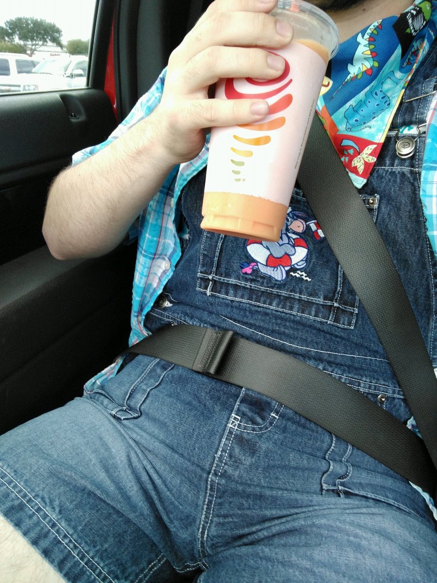 lilfoxcub's tweet photo. All changed and out to get comics and Jamba Juice!  #SplashinBoots #SupposedToRain https://t.co/PxR3rxvjn4