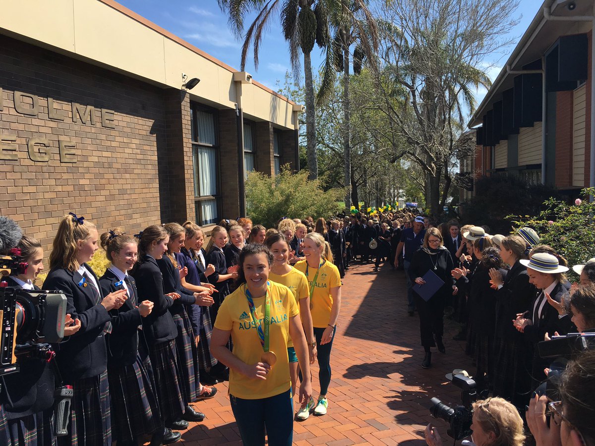 Incredible reception for Fairholme's three <a href="/Aussie7s/">Australia Sevens</a> Olympians as they return to their old school! <a href="/7NewsToowoomba/">7NEWS Toowoomba</a>