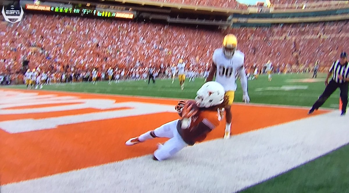 JusticeWillett's tweet photo. Clinging to my 5-4 majority like
#NDvsTex πβ https://t.co/V0b1aVCDMW