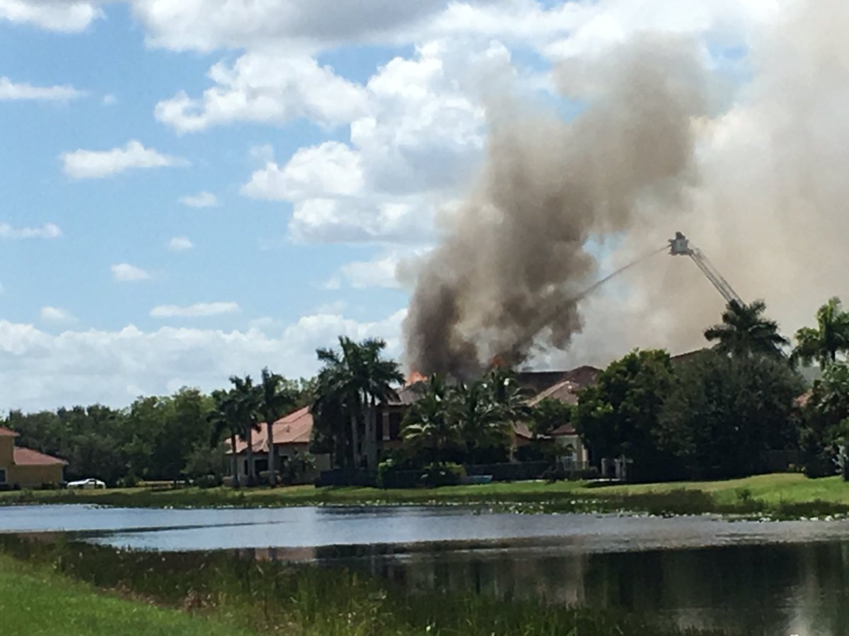 3 firefighters recover from injuries they suffered while battling house fire in Weston bit.ly/2c4hXLt?utm_me… https://t.co/VCWUVTkTar