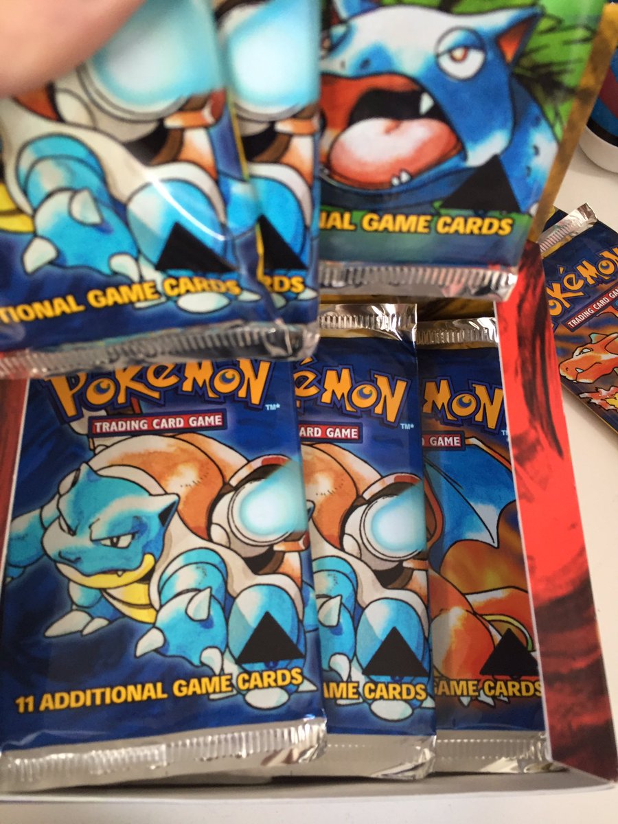 Ando On Twitter Guys Help Me Im Dieingggg Do I Have An Extremely Rare Error Black Triangle Base Booster Box