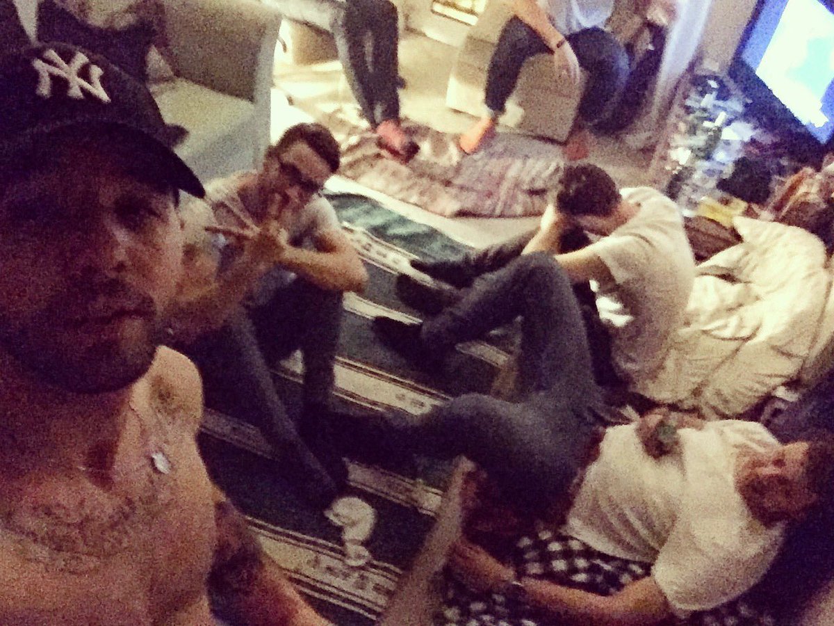 Drue (@druemock) on Twitter photo 