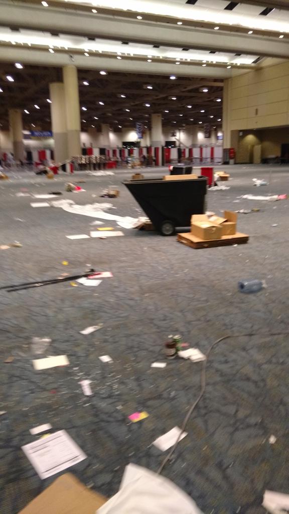 EasyTechThings's tweet image. When you work all weekend, so you miss FanExpo but sneak in during closing.