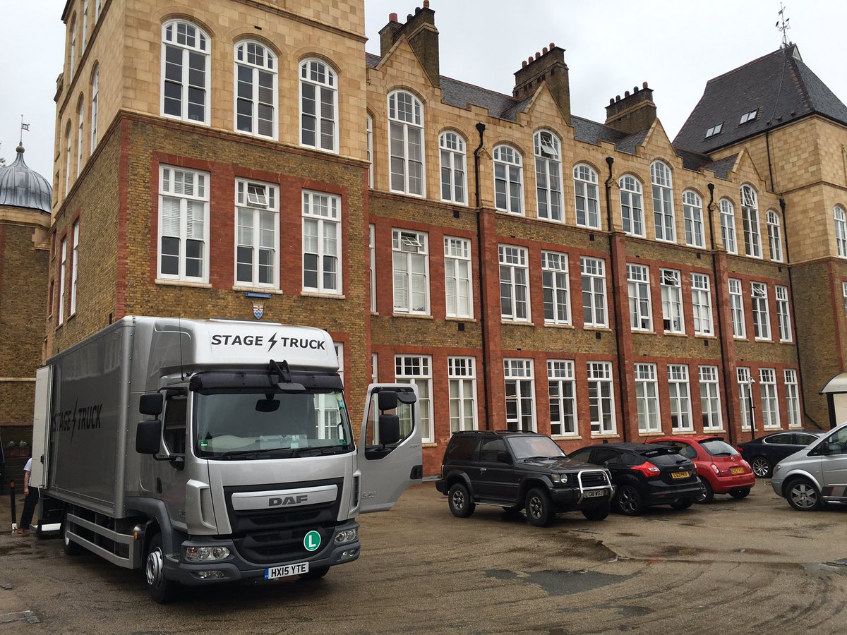 ProperProds's tweet image. Moving day! Start of the next chapter at Proper... thanks @STAGETRUCK and @TPHcrew for your assistance!