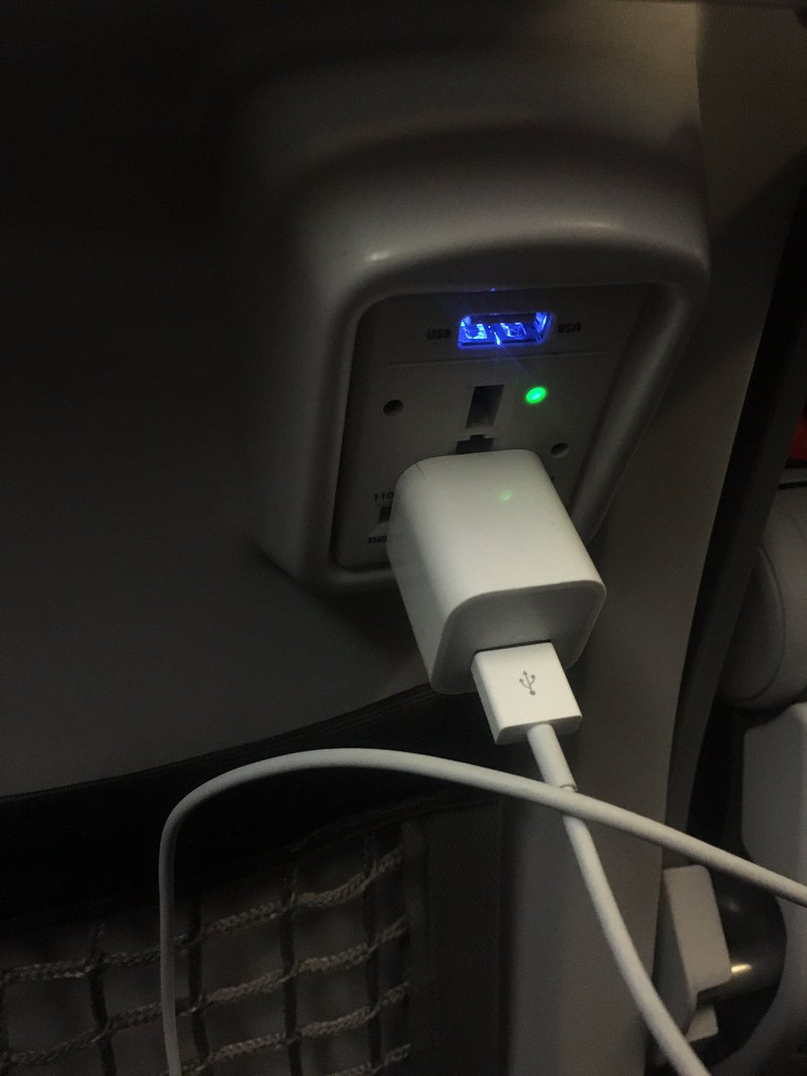 Usb зарядка в автобусе. Зарядка телефона в самолете s7. Розетки в самолете s7. Адаптер розеток для самолета с usb. Зарядка в самолете.