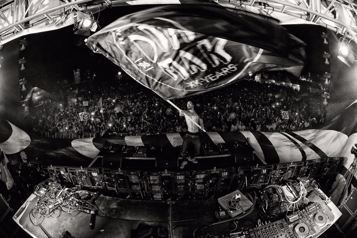 We survived for 20 years and we have to thank u the fans the most who been by our side supporting our music #dimmak https://t.co/yJsxH3ebxV