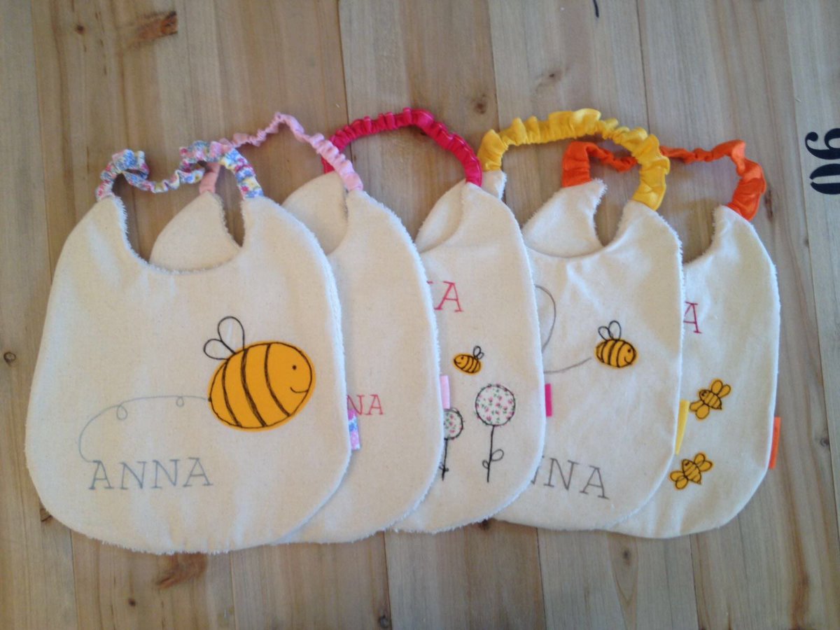 stellineapois's tweet photo. e voi, pronti per il primo giorno di #scuola? #setasilo #bavaglini #freemotionembroidery https://t.co/0rlhvh7EB5 https://t.co/phvw9h7BBJ