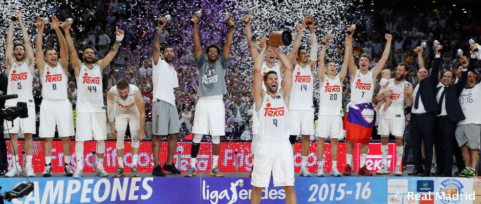 RMBaloncesto's tweet photo. ¡Buenos días madridistas! A las 10:00 conoceremos a nuestro rival en la Supercopa de España.
#HalaMadrid https://t.co/ui0Q31lmw2