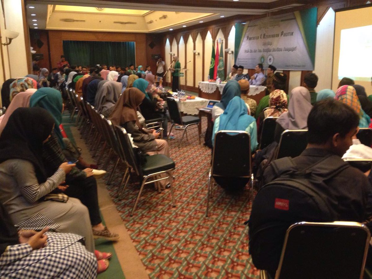 WartaNU's tweet photo. Kuliah Umum @UnuJakarta dan @STAINU_Jkt bersama Prof Dr Gumilar R Soemantri di Gedung PBNU https://t.co/uHrgwur299