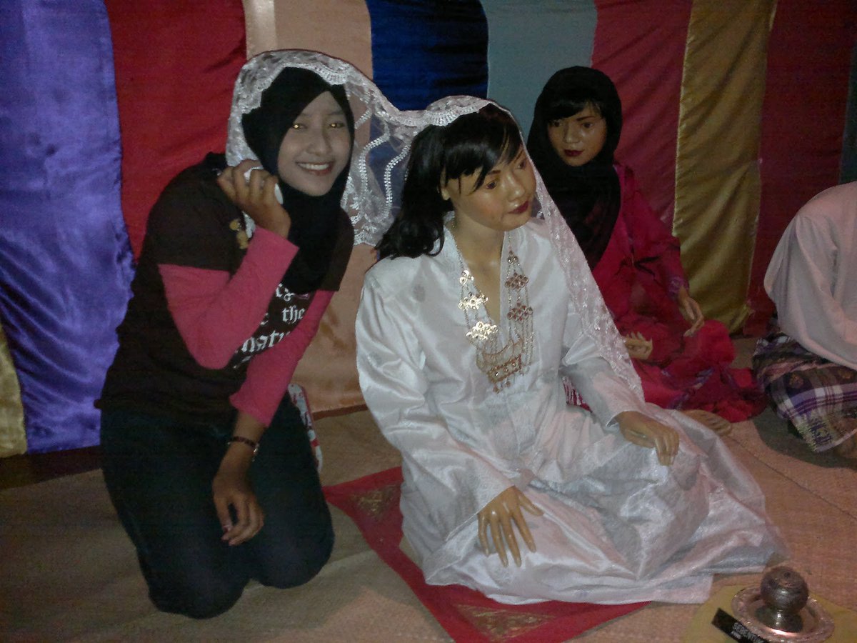 <a href="/twt_n9/">TWTN9 | EDMIN</a> Cadangan 4 : Muzium Adat Jelebu. Ado banyak khazanah dan adat tradisional Nesmilan seperti Adat Perpatih.