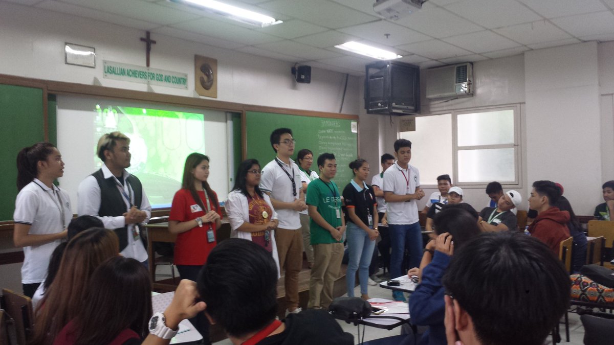 DLSUCSOARWFW's tweet photo. UNITED and ASPIRE orgs with Block 7! #AnimoGo #PokeworldDLSU #FW2K16 https://t.co/p88P7F0Tya