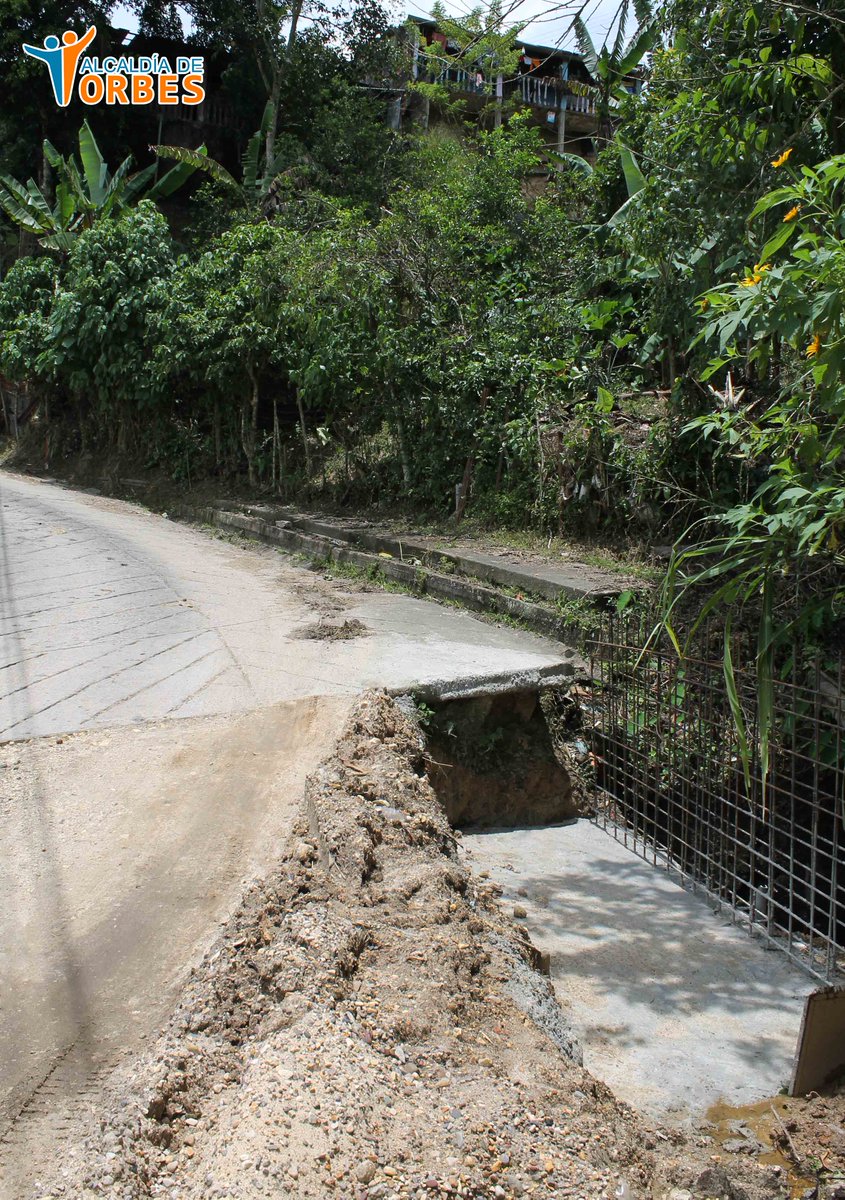 AlcaldiadTorbes's tweet photo. Inició ampliación de la entrada al sector Los Gavilanes en #Torbes con la construcción de #muro de #concreto armado. https://t.co/4eoBiMCRP7