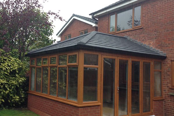 SEOManchesterUK's tweet photo. #EnjoyLife Get a new roof on old #conservatory. #FREE estaimates. #Manchester #Tameside https://t.co/fydcsOYli0 https://t.co/6QRMu0cNA1