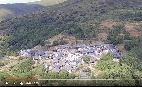 Infobierzo's tweet image. Peñalba y el valle del Silencio desde el cielo, a vista de dron #bierzo @ElBierzoES infobierzo.com/penalba-y-el-v…