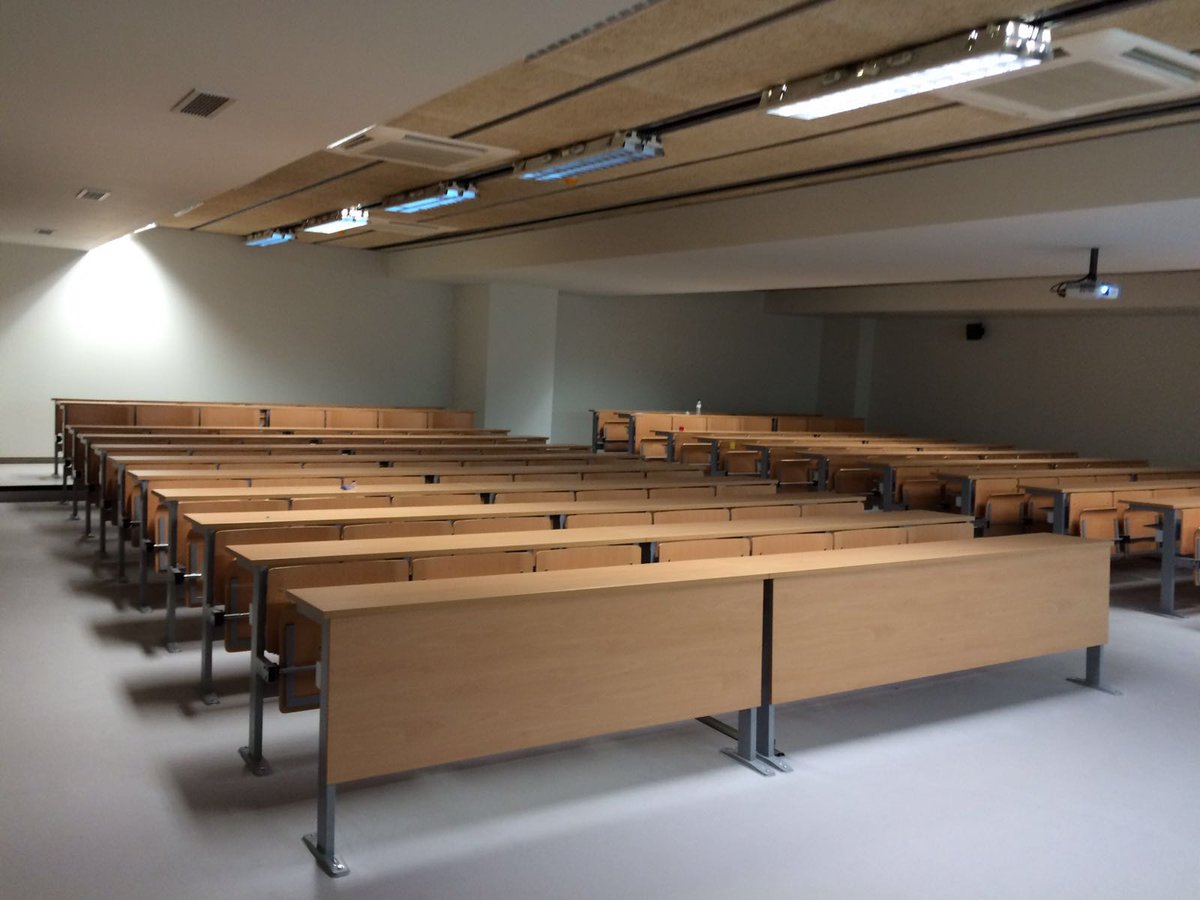 Acabando de dejar aulas listas para el nuevo curso! 
@UICbarcelona @SaludUIC 
#mesqueobres