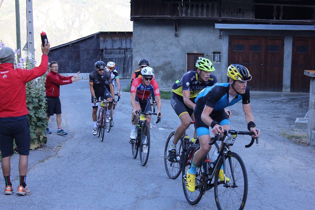 Alpcyclescom's tweet image. #TopoftheTra #SecondGroup @cottydale @danmoignard #4thwheel @Haute_Route @Malinphoto @colcollective