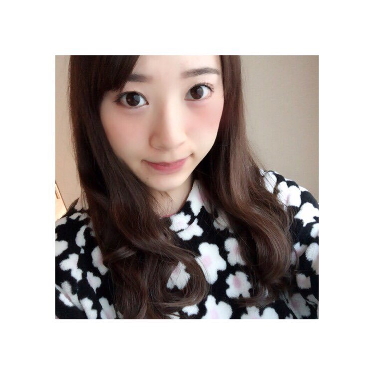 欅坂46の佐藤詩織ちゃんってブログにダウンタイム中の写真載せちゃう