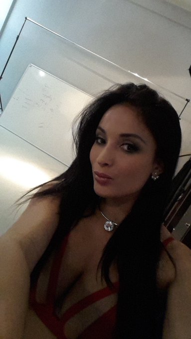 On set for @hot_video in Paris ?? #Covermag https://t.co/EnxVosQ7za