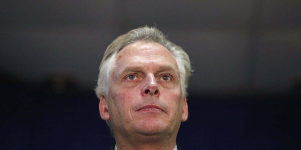 HuffPost's tweet image. Virginia Republicans are determined to keep thousands of ex-felons from the polls huff.to/2ctxOWo