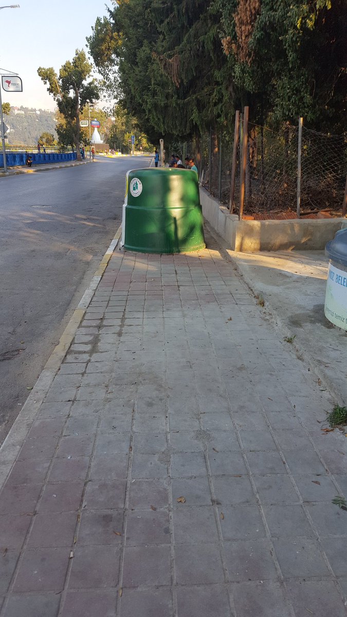 İçinden geçmemizi beklemiyorsunuz diye tahmin ediyorum.@ibbBeyazmasa Küçüksu Otobüs durağı karşısı.