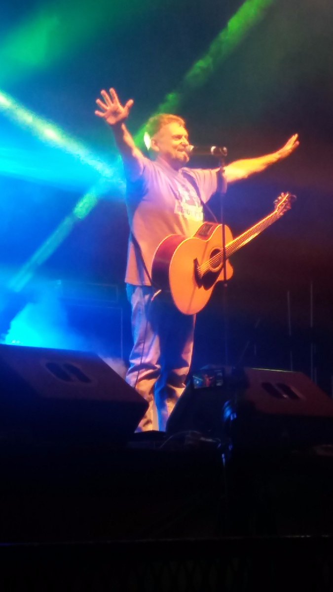 lerrtr's tweet photo. #Varkfees met awesome kunstenaars!! Ons het julle almal sooo baie geniet. Sooo talentvol!! https://t.co/skiFCVfR14