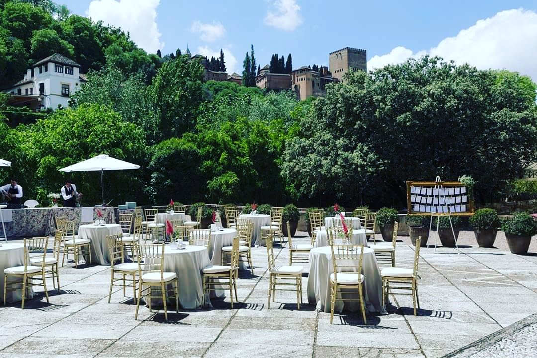 Alameda_eventos's tweet photo. Con este marco incomparable en #ElPalacioDeLosCordova #CateringAlameda os desea #FelizLunes &amp; #FelizSemana https://t.co/M7OWywwOpQ