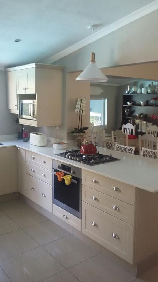 AllstoneSolns's tweet photo. Sleek Florenzo Kitchen with Shaker Doors https://t.co/B8UfRhHNyi https://t.co/mdQx9pPRbq