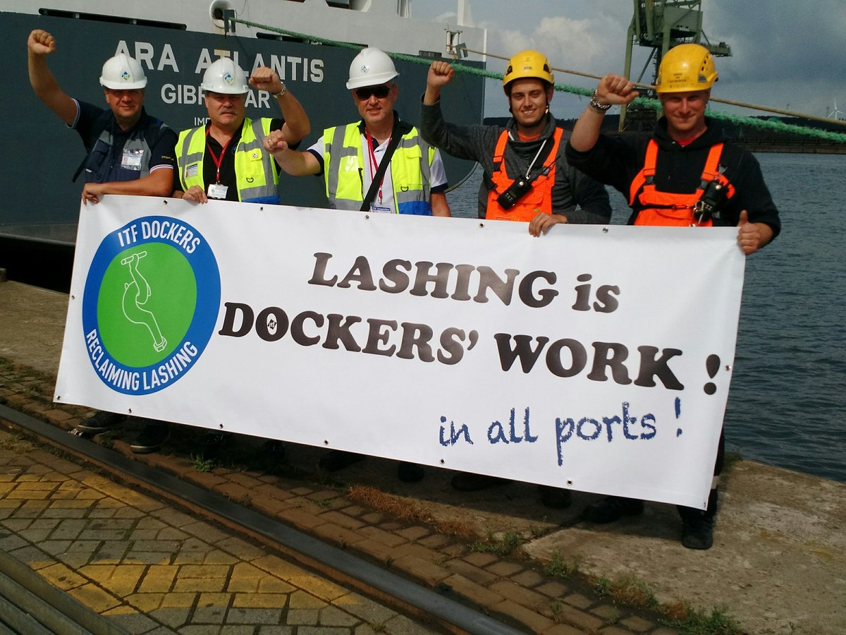 roos_christian's tweet photo. #Lashing is #dockwork.
#ReclaimingLashing
#ITFinspectors supporting #LashingCampaign. @ITFglobalunion @ETFDockers https://t.co/ud1Ow3FL2w