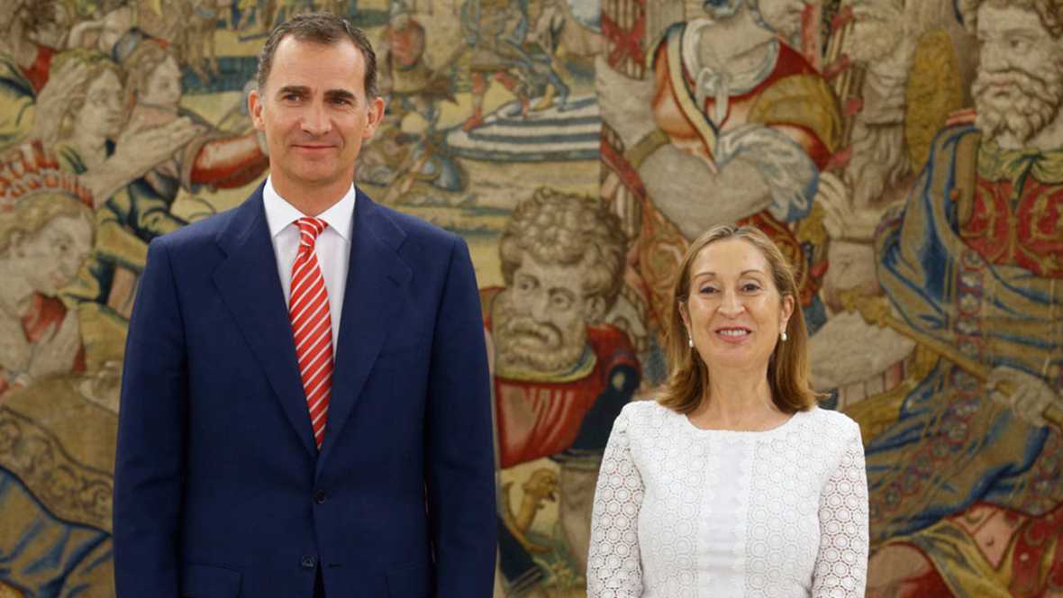 El Principe FELIPE y LETICIA paseando por SANTS (Barcelona)!!!!!!!!!! - Página 2 CrlVkS-XgAQijBd