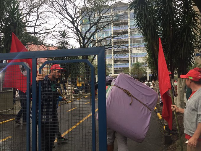 View image on Twitter