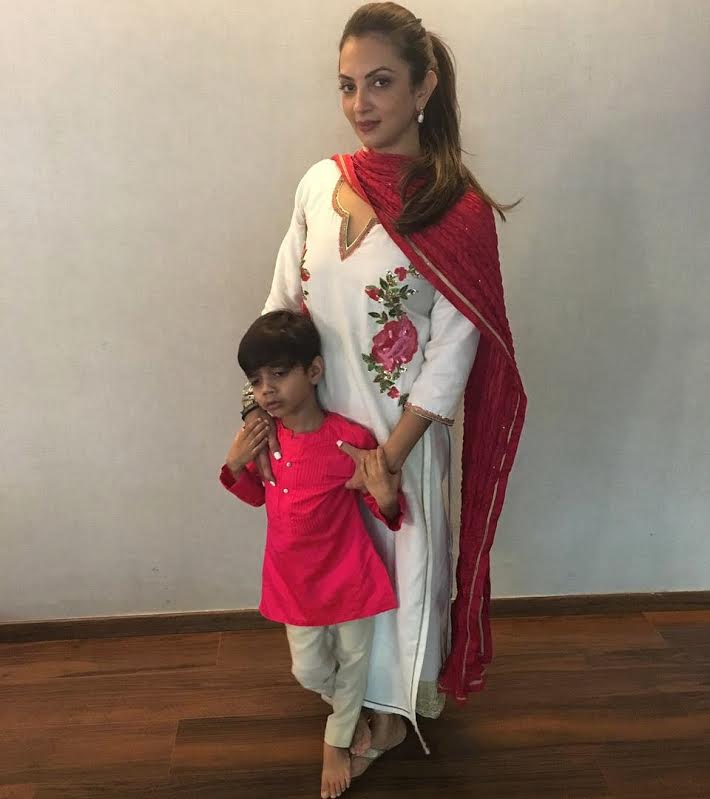 Happy Ganesh Chaturti...
#ootd #seemakhan #festivelooks