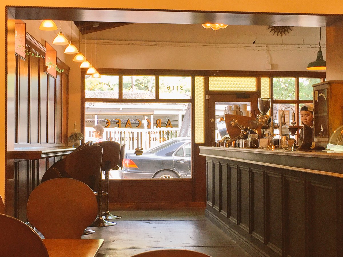 ritsukohawaii's tweet photo. モンサラットのオシャレなARS cafe。なんか、ハワイっぽくないのが新鮮です☕️
#モンサラット #arscafe #cafe #ハワイ #hawaii #coffee #落ち着く場所 https://t.co/kbuBrCWSQp