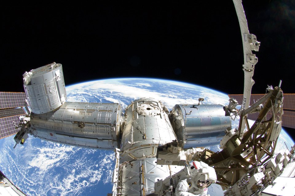 ShuttleAlmanac's tweet photo. Sep. 5, 2012 - #ISS US #Exp32 crewmen @Astro_Suni (here) & @Aki_Hoshide conduct a 2nd EVA together replacing MBSU-1 https://t.co/q8fOokVM1k